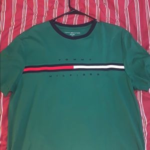 Men’s L Tommy Hilfiger tee